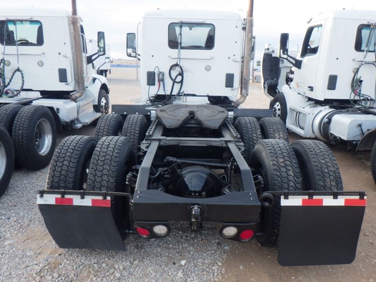 2018-peterbilt-579-image-8