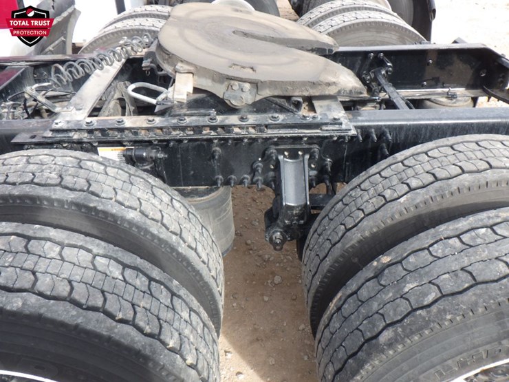 2024-volvo-vnl-300-image-15