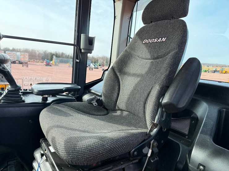 2017-doosan-dl220-5-image-55