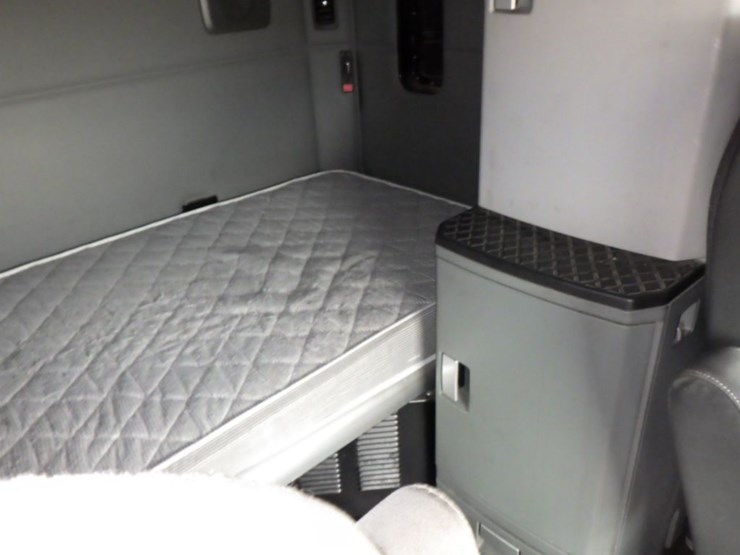 2022-kenworth-t680-image-6