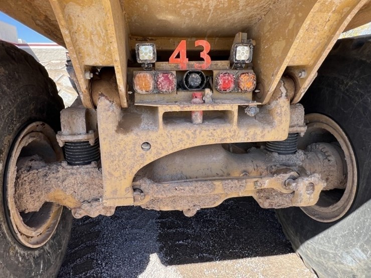 2013-caterpillar-740b-image-18