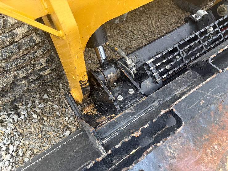 2023-caterpillar-289d3-image-50