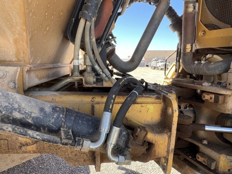 2013-caterpillar-740b-image-28