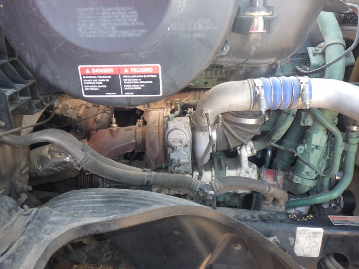 2019-volvo-vnl-300-image-21