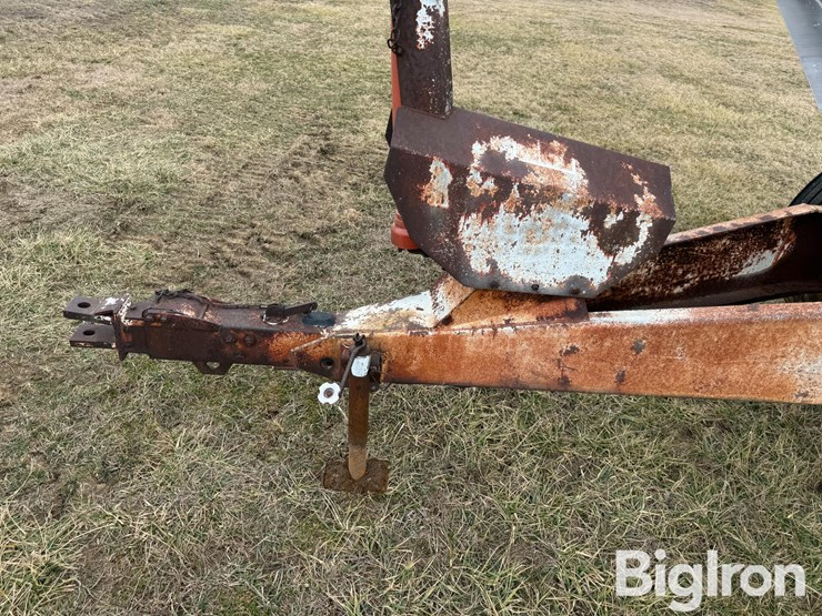 mobility-6.5-ton-pull-type-fertilizer-spreader-image-10