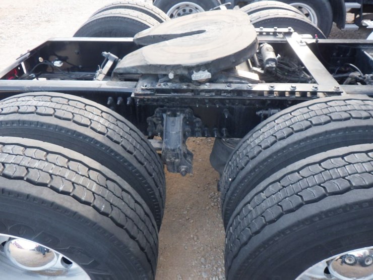 2019-volvo-vnl-760-image-8