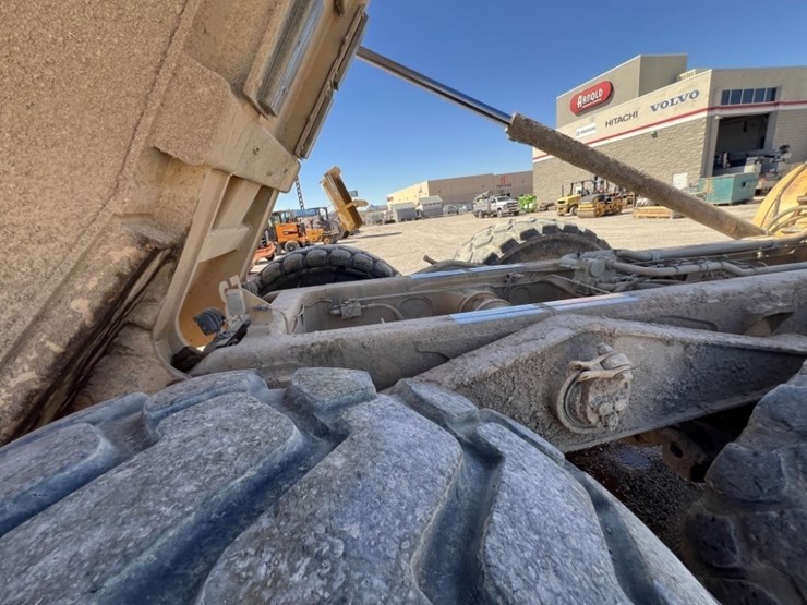 2012-caterpillar-740b-image-51