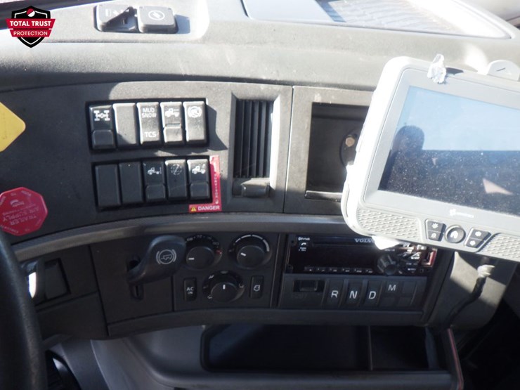 2022-volvo-vnl-300-image-14