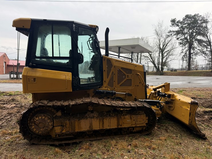 2023-caterpillar-d1-image-6