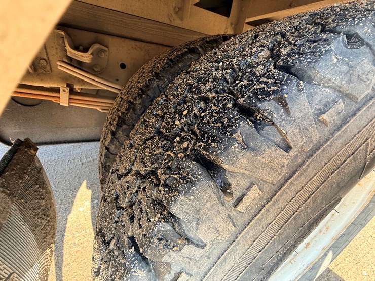 2002-isuzu-npr-image-44