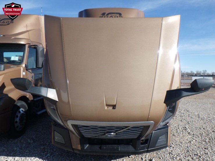 2022-volvo-vnl-300-image-18