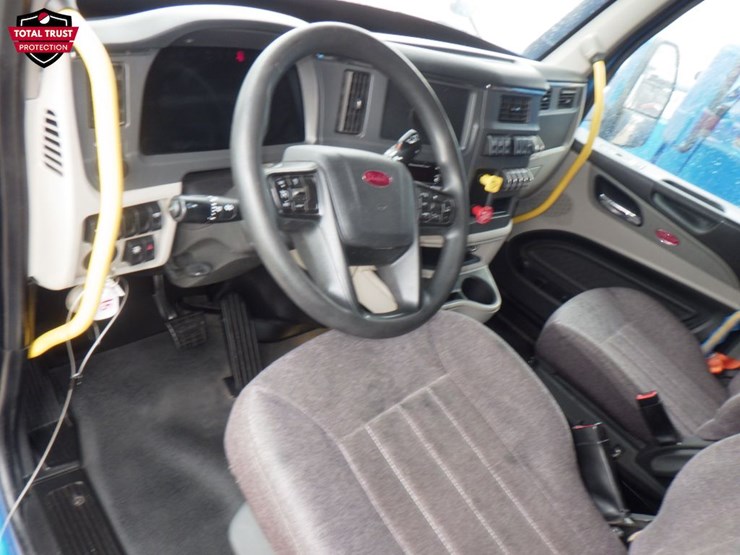 2022-peterbilt-579-image-17