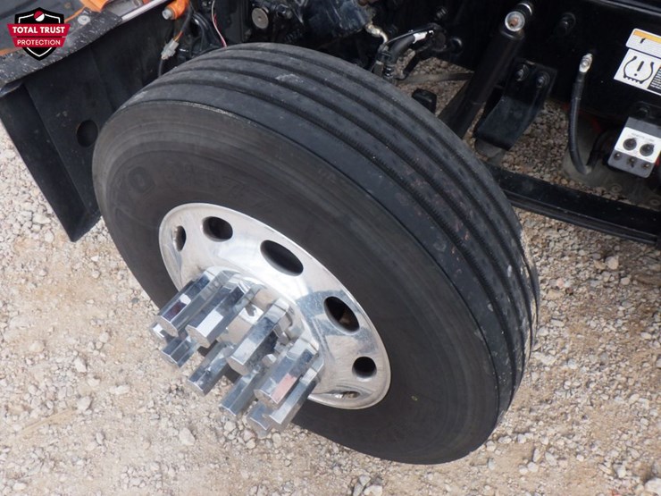 2023-peterbilt-389-image-25