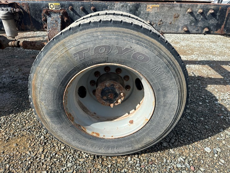 2015-peterbilt-337-image-63