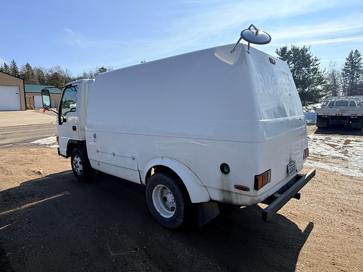 2002-isuzu-npr-image-7