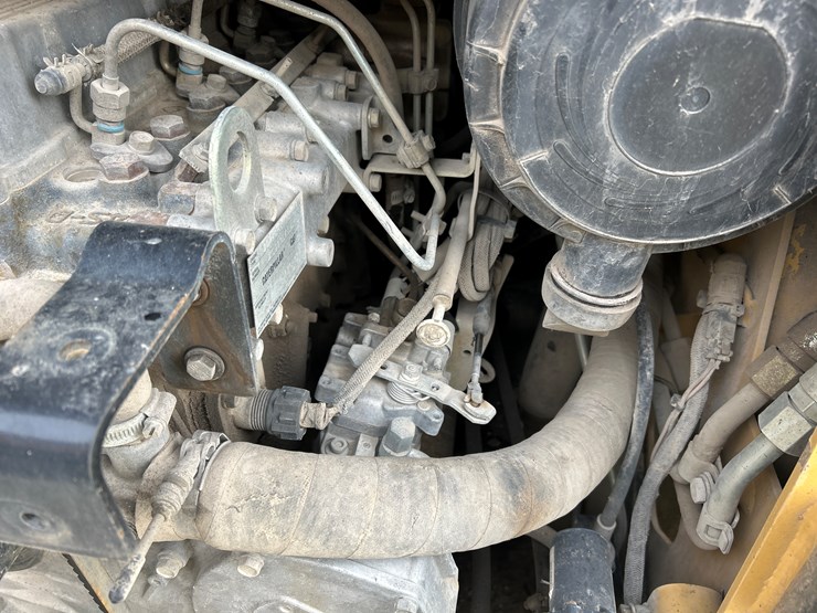 caterpillar-252b-image-20