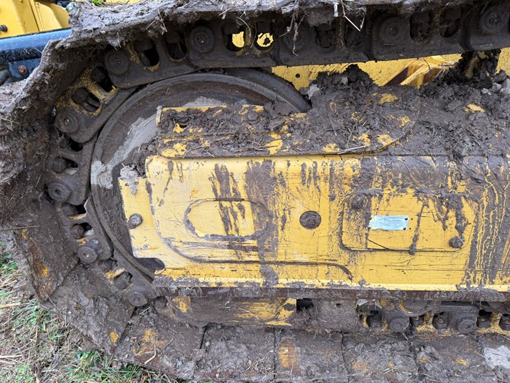 2023-caterpillar-d1-image-52