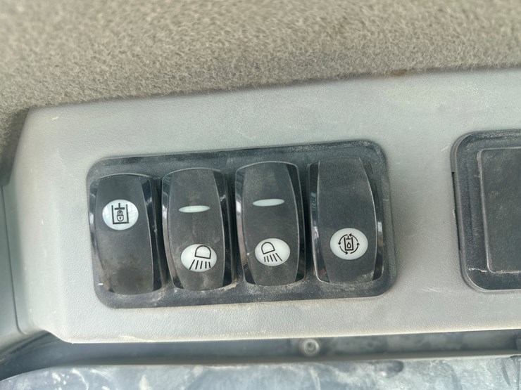 caterpillar-226d-image-42