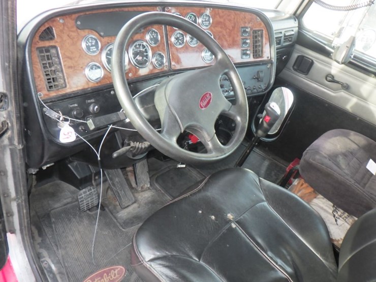 2002-peterbilt-385-image-16