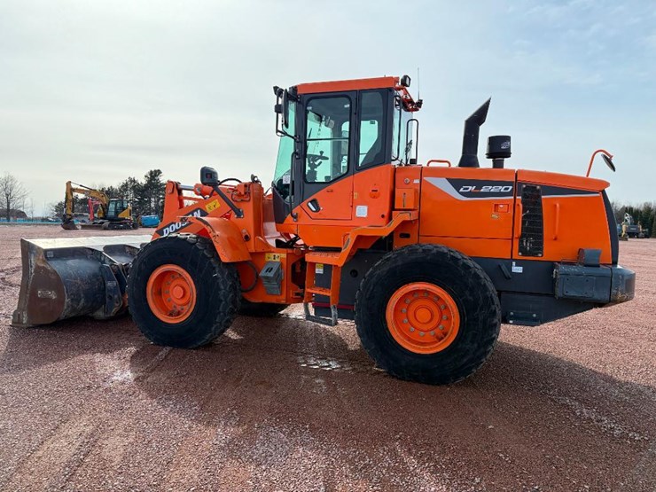 2017-doosan-dl220-5-image-6