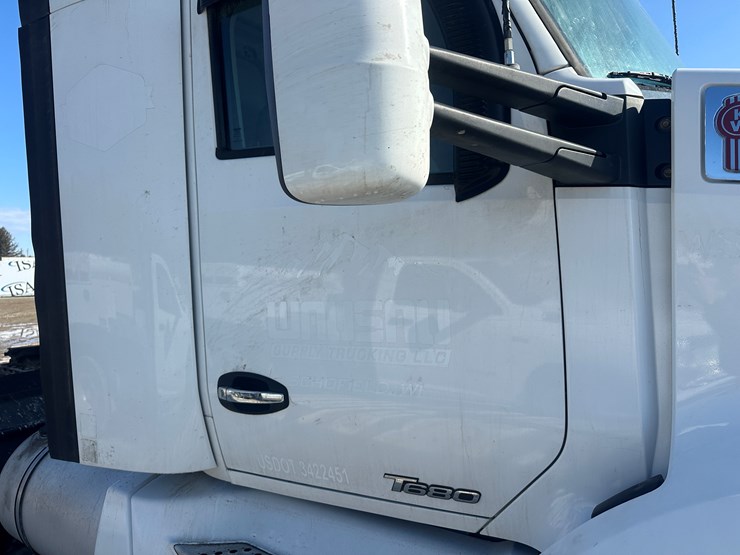 2017-kenworth-t680-image-14