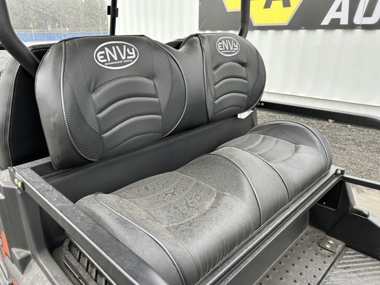 2024-envy-nv4-electric-utility-cart-image-22