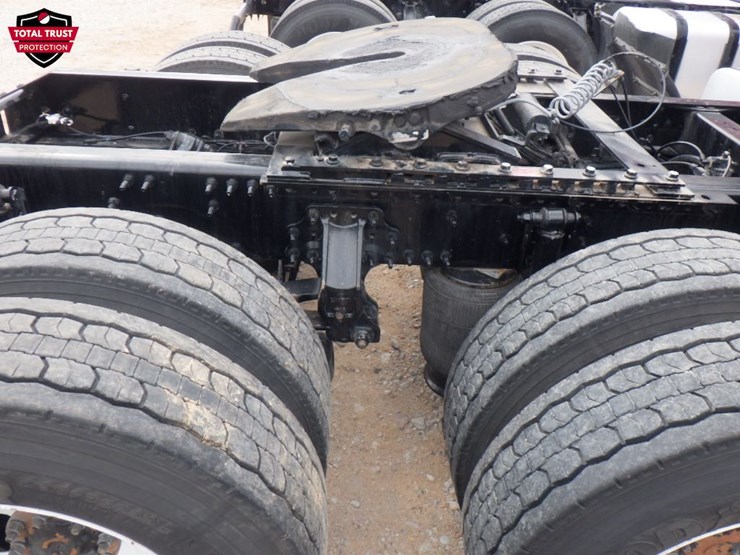 2023-volvo-vnl-300-image-4