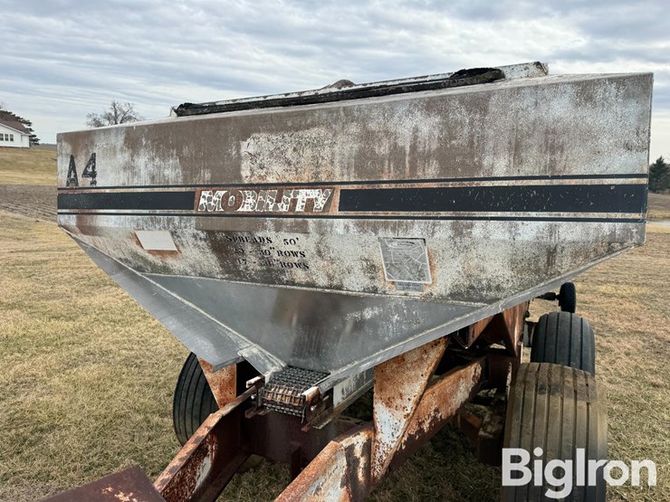 mobility-6.5-ton-pull-type-fertilizer-spreader-image-13