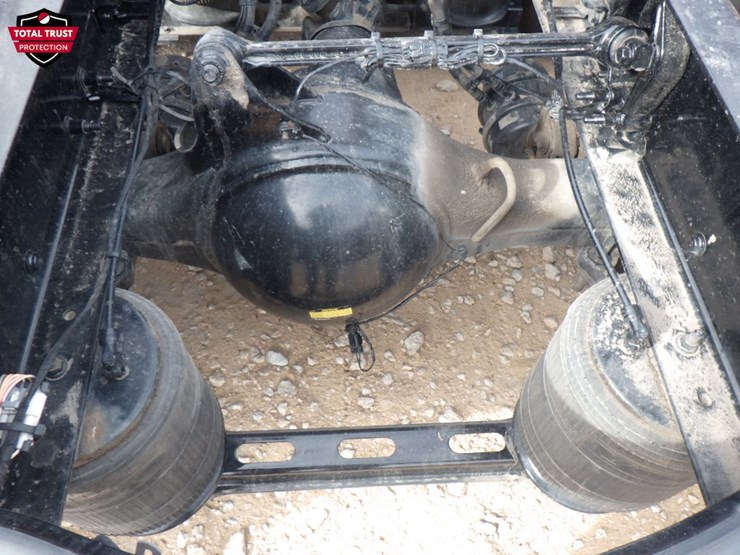 2024-volvo-vnl-300-image-9