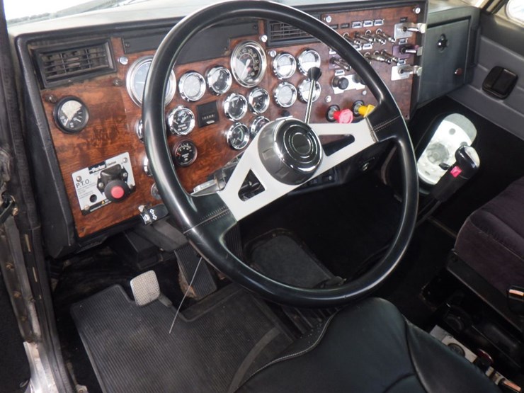 1997-peterbilt-379-image-19