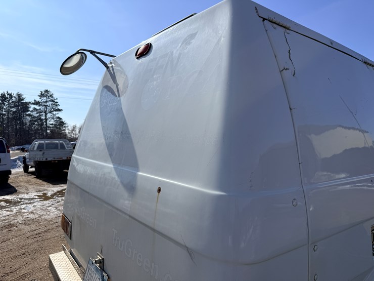 2001-isuzu-npr-image-30