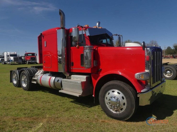 2017-peterbilt-389-image-1