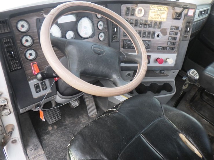 2014-freightliner-coronado-image-17