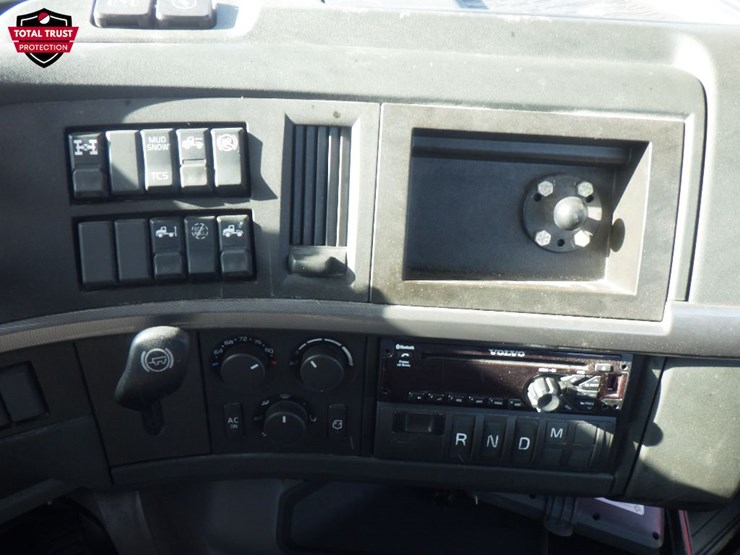 2022-volvo-vnl-300-image-15