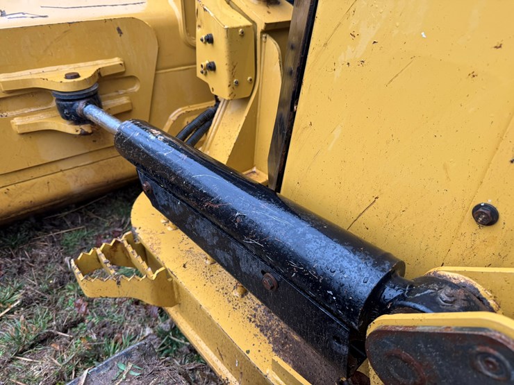 2023-caterpillar-d1-image-18