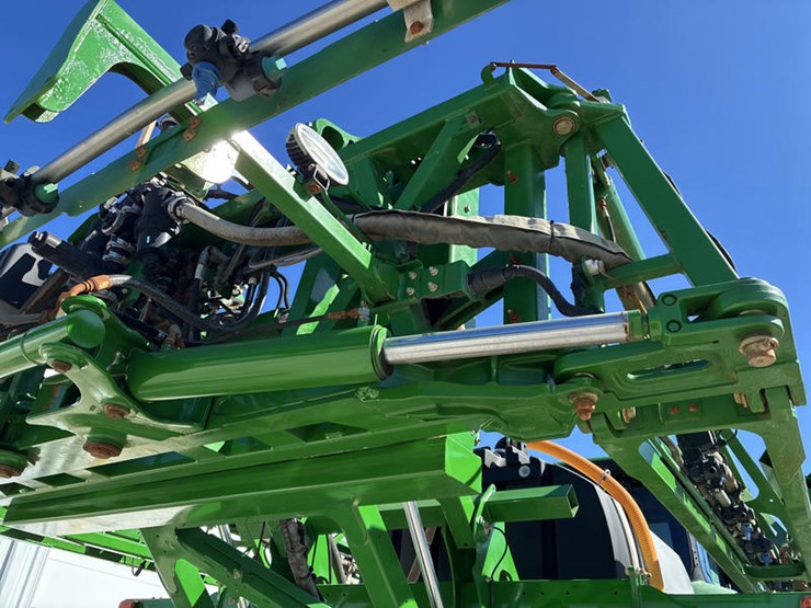 2018-john-deere-r4030-image-33