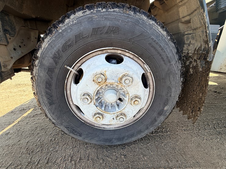 2002-isuzu-npr-image-39