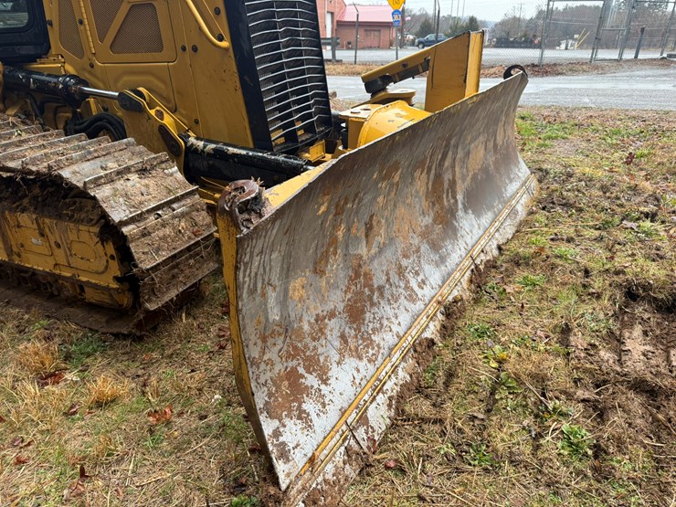 2023-caterpillar-d1-image-10