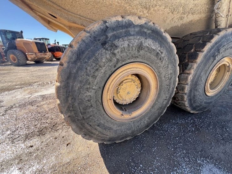 2013-caterpillar-740b-image-22