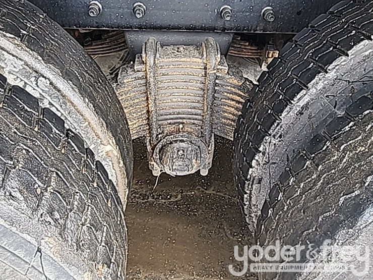 2011-mack-gu713-image-25