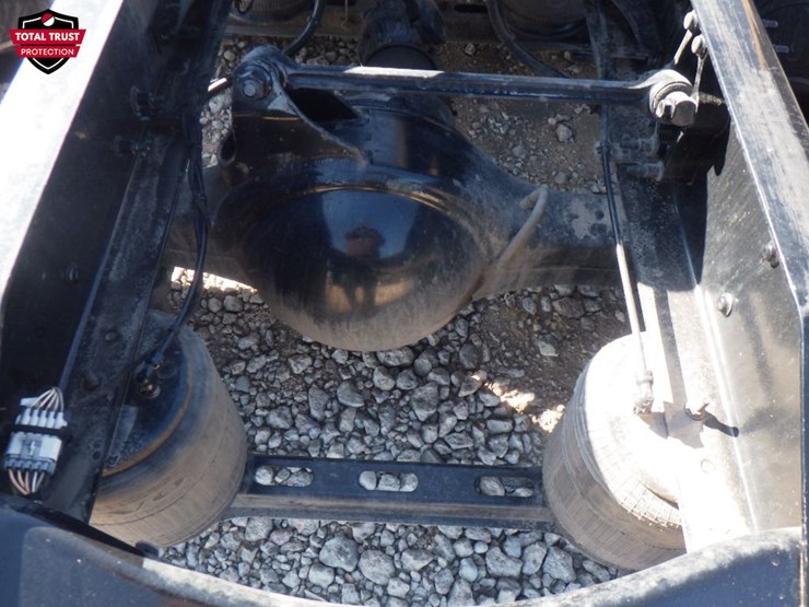 2022-volvo-vnl-300-image-8