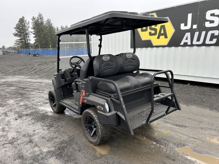 2024-envy-nv4-electric-utility-cart-image-3