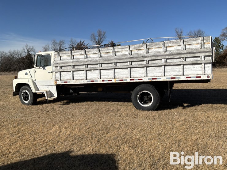 1979-ford-700-image-8