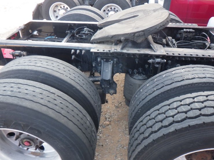 2019-volvo-vnl-300-image-4