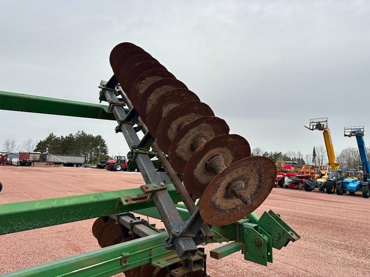 john-deere-235-image-11