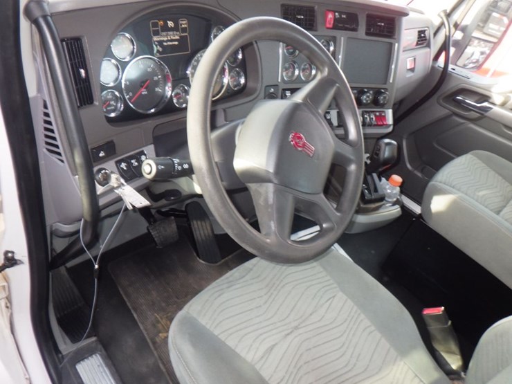2016-kenworth-t880-image-16