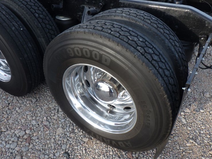 1997-peterbilt-379-image-14