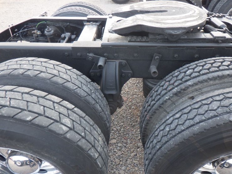 1997-peterbilt-379-image-5