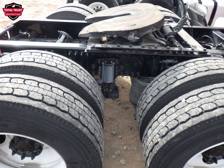 2024-volvo-vnl-300-image-5