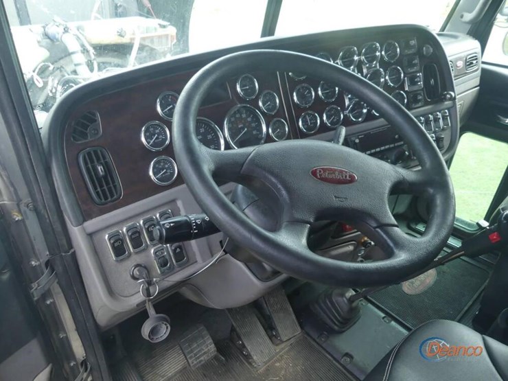 2022-peterbilt-389-image-15